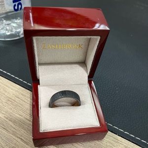 Men’s wedding band